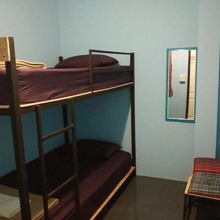J Giant Hostel Чиангмай Экстерьер фото