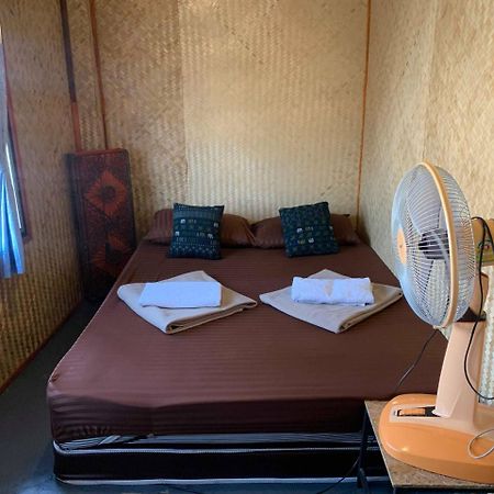J Giant Hostel Чиангмай Экстерьер фото