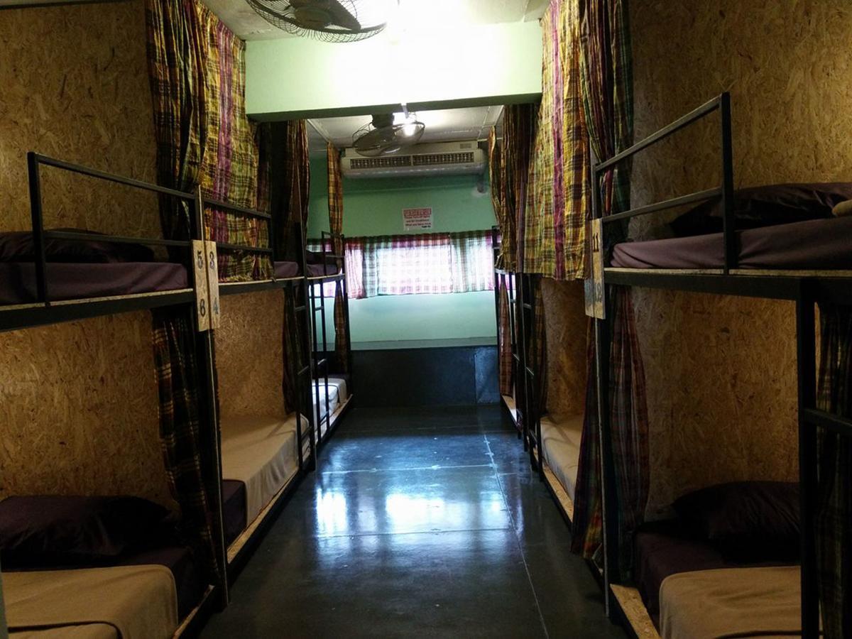 J Giant Hostel Чиангмай Экстерьер фото