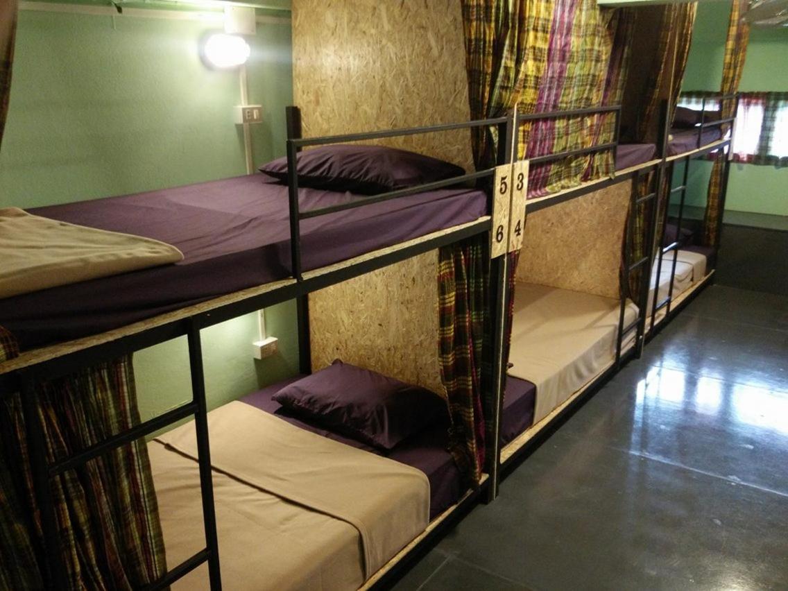 J Giant Hostel Чиангмай Экстерьер фото