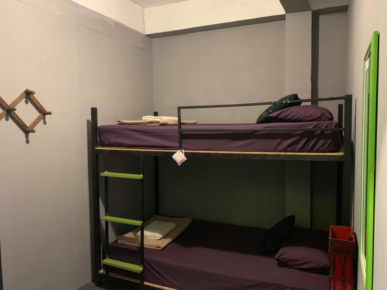J Giant Hostel Чиангмай Экстерьер фото