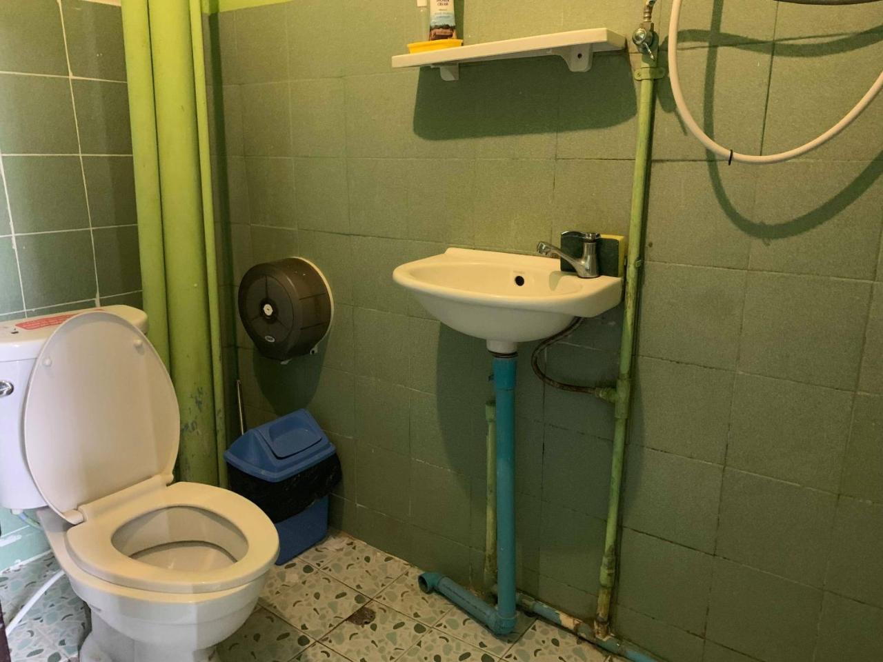J Giant Hostel Чиангмай Экстерьер фото