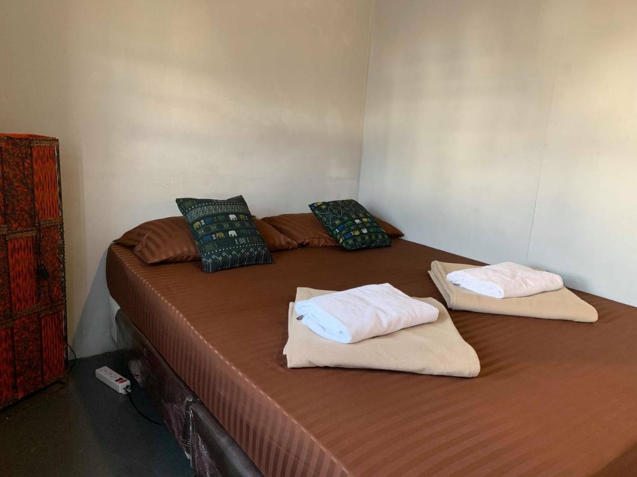 J Giant Hostel Чиангмай Экстерьер фото
