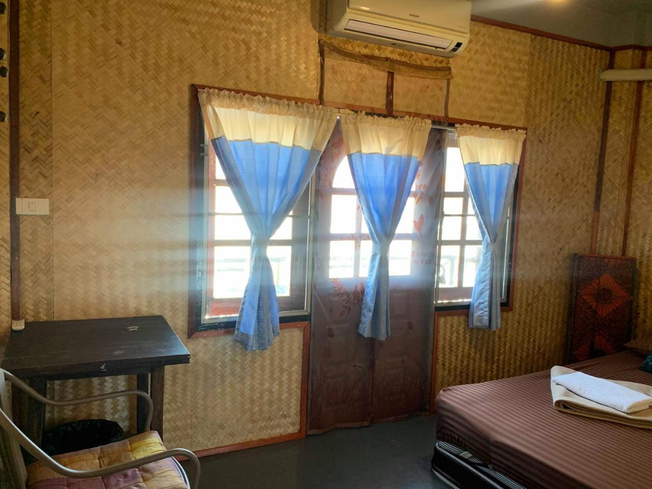 J Giant Hostel Чиангмай Экстерьер фото