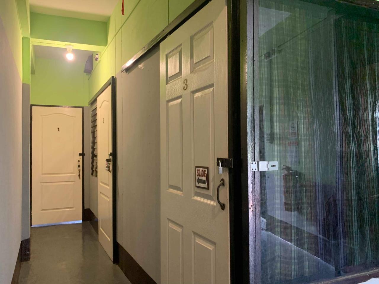 J Giant Hostel Чиангмай Экстерьер фото