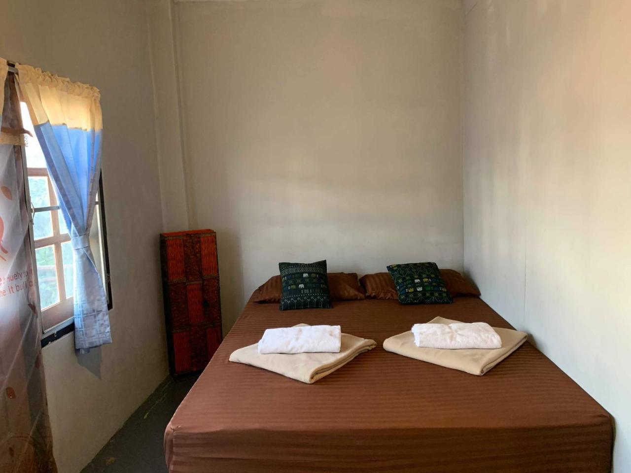 J Giant Hostel Чиангмай Экстерьер фото