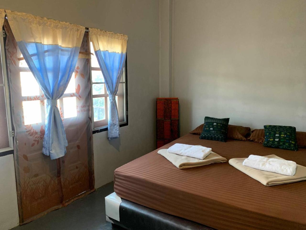 J Giant Hostel Чиангмай Экстерьер фото