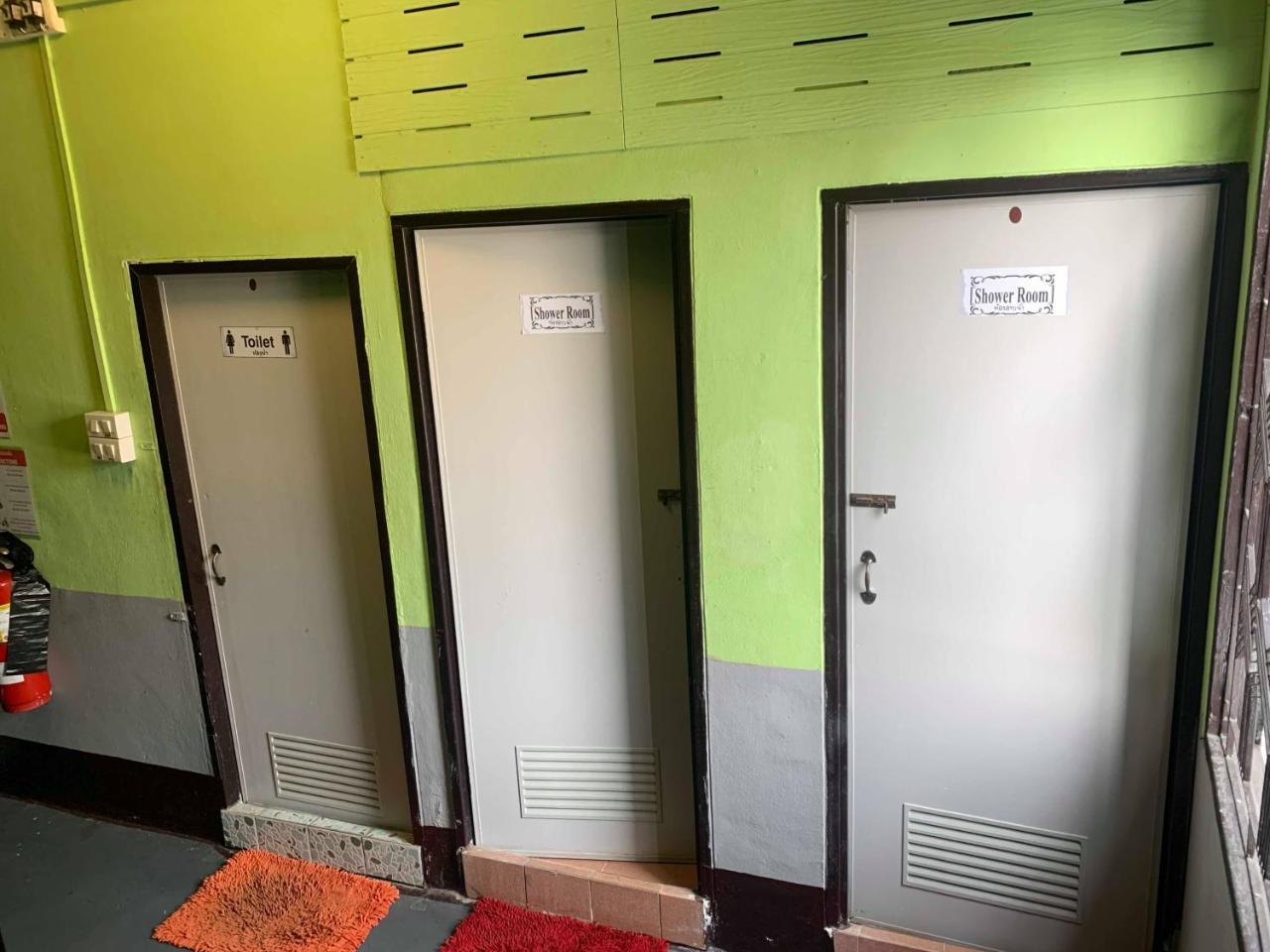 J Giant Hostel Чиангмай Экстерьер фото