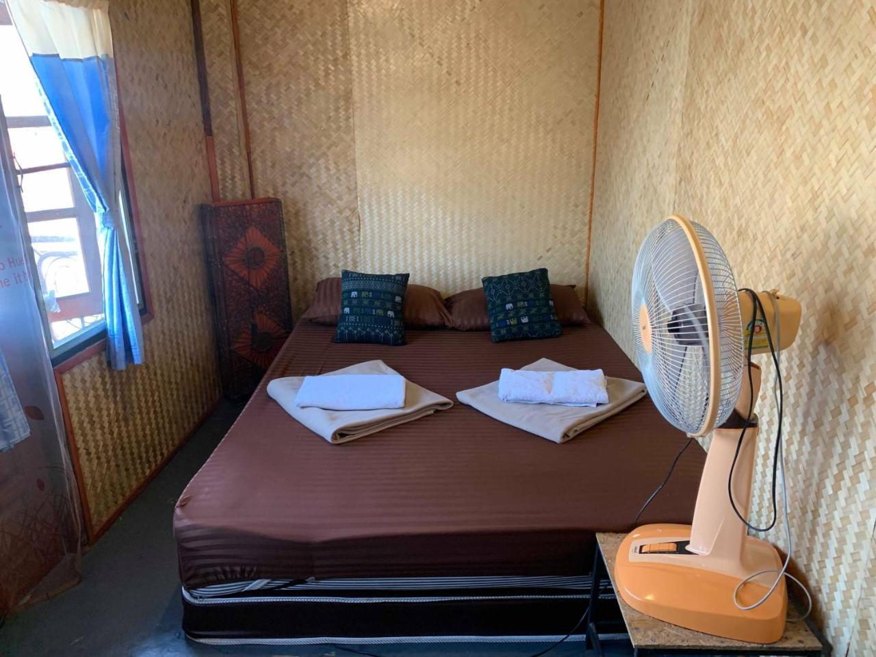 J Giant Hostel Чиангмай Экстерьер фото