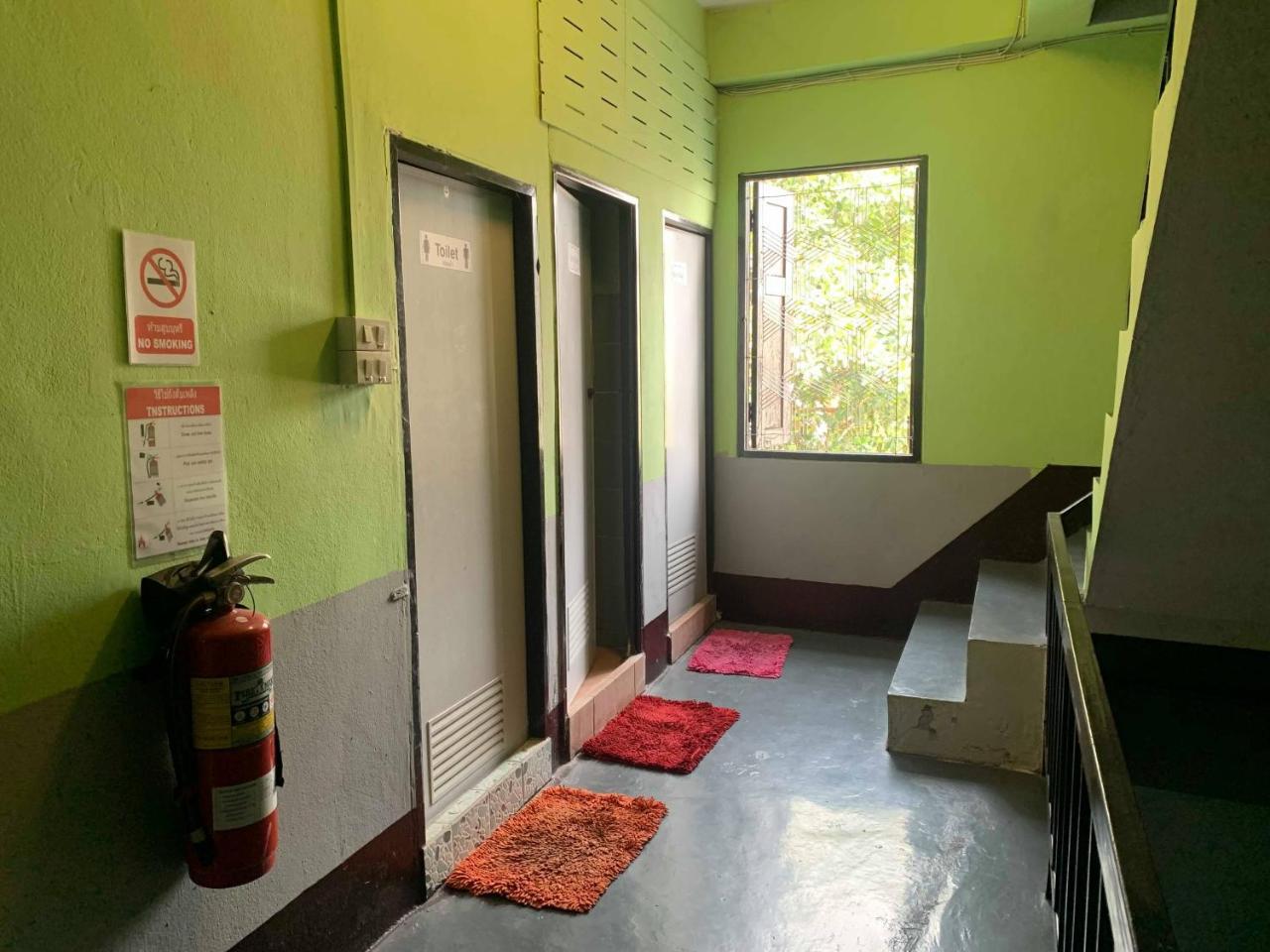 J Giant Hostel Чиангмай Экстерьер фото